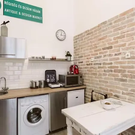 Kiraly Street * ブダペスト