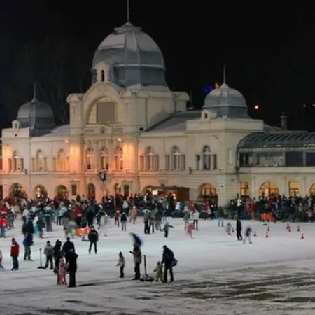 Kiraly Street アパート